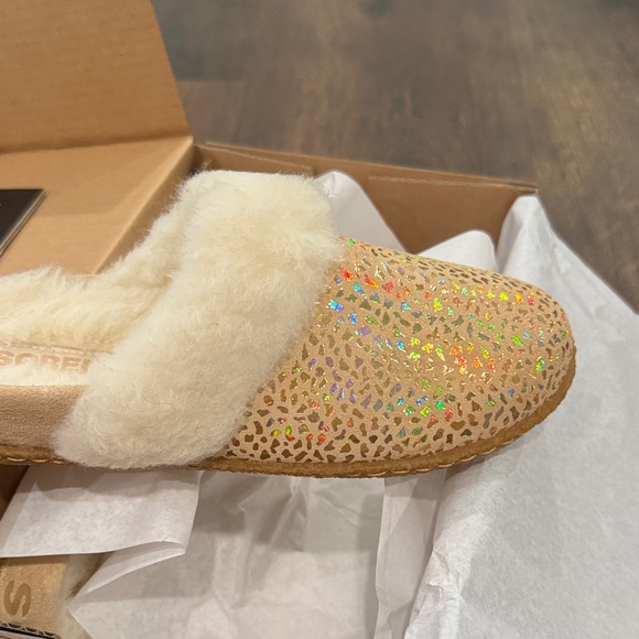Sorel Shoes - Sorel Youth Nakiska Slide II in Ceramic and Tan youth 4 or women 6